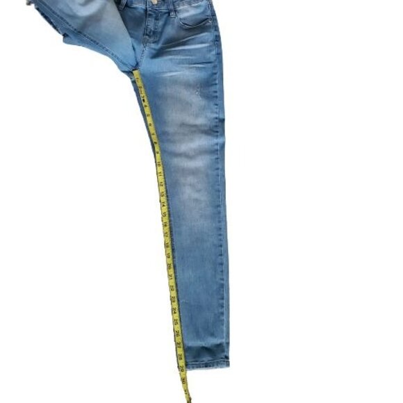 Fashion NOVA Women's Light Blue Wash Skinny Denim Jeans Size 7 - Picture 9 of 10